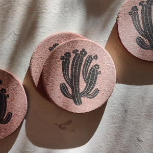 Minimalist round coaster with cactus motif, non-slip and spill-resistant for modern kitchens.